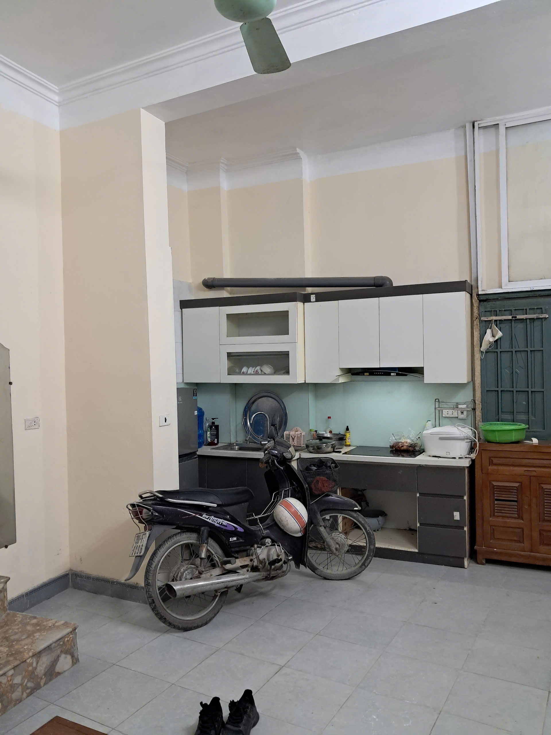 Cho thuê nhà nguyên căn ngõ 262 Nguyễn Trãi, 38m2 x 2.5 tầng, 2 ngủ, 8 Triệu KD onl ở gđ - Ảnh chính